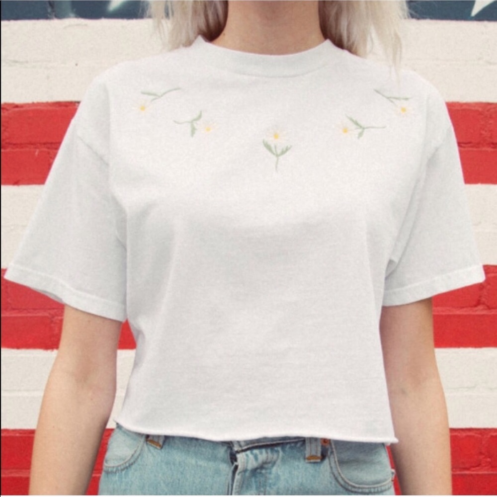 Brandy Melville top NWT embroidered daisy t shirt crop top shirts white floral